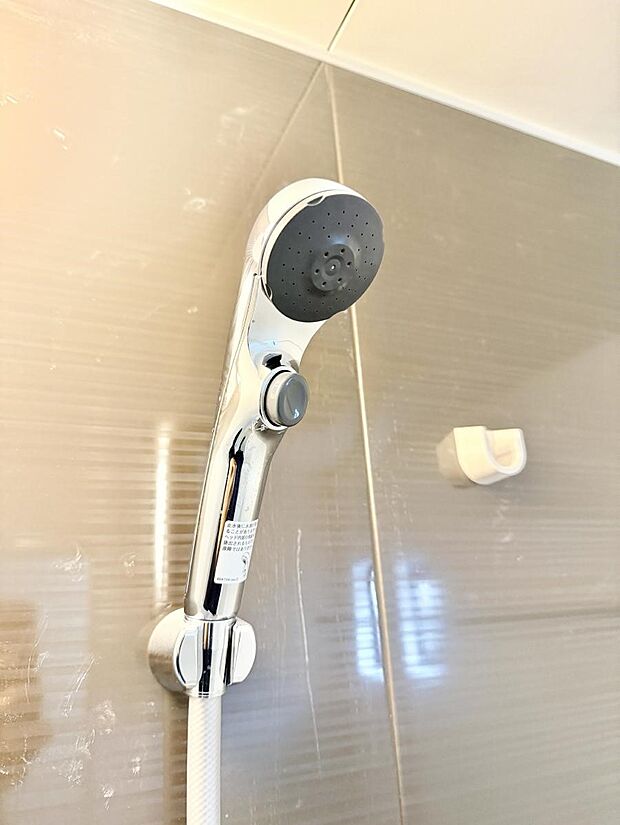 ■手元で簡単に止水できるため、水の無駄遣いを減らすことができます。