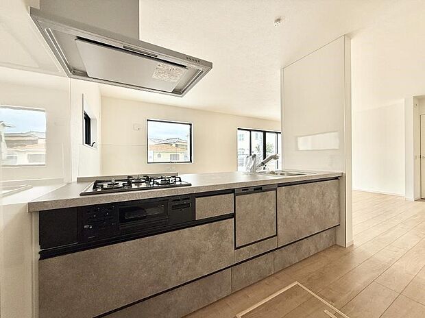 ■シンプルで機能的、毎日使いやすいキッチン