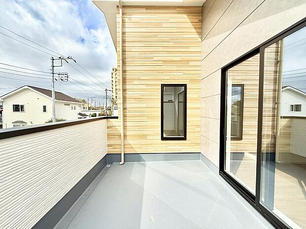 ■ 季節の移ろいを感じられる開放的な空間です