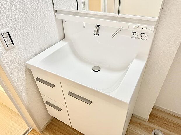 ■手洗いや顔を洗う時も快適に使える便利なシャワー