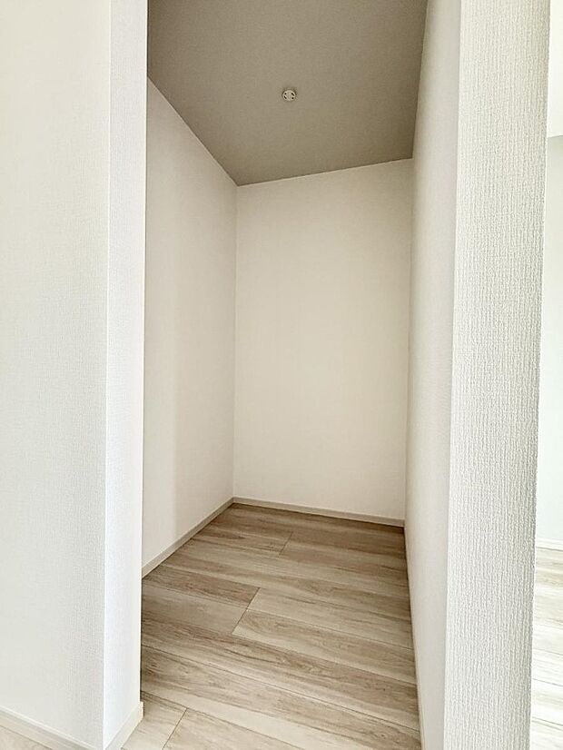2号棟 ■季節の洋服も、思い出の小物もすっきり収納できるウォークインクローゼット