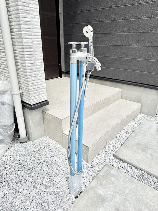 1号棟 ■外水栓付きで庭作業や洗車に便利です