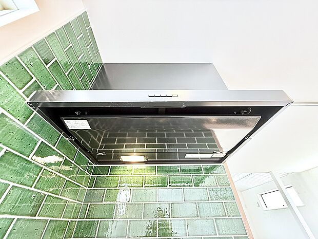 ■調理時の蒸気や匂いが換気扇に誘導され、効率的に排煙ができます。