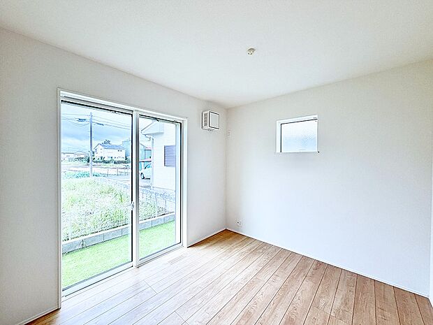 5号棟  ■落ち着いた色合いのお部屋で穏やかな時間を楽しめます