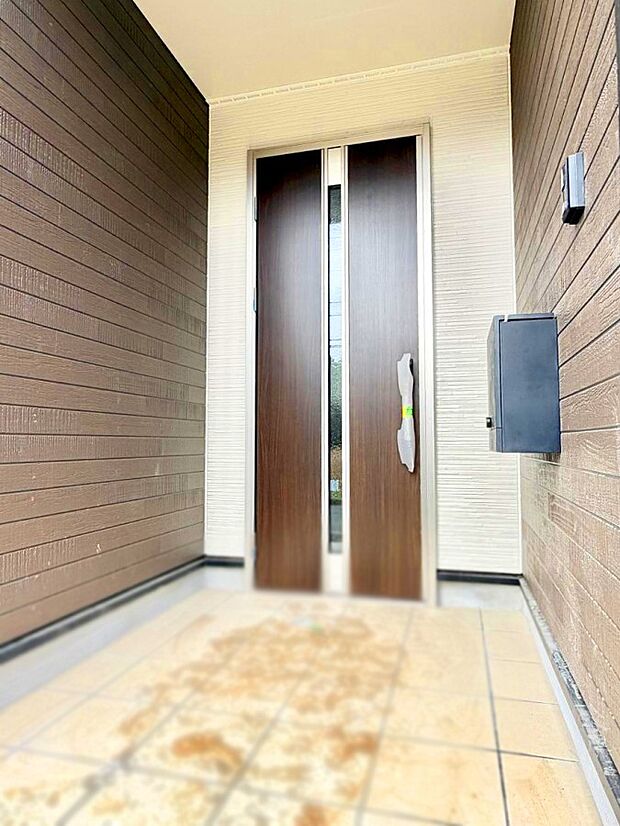 ■ シンプルで美しく、住まいの第一印象を彩る玄関です