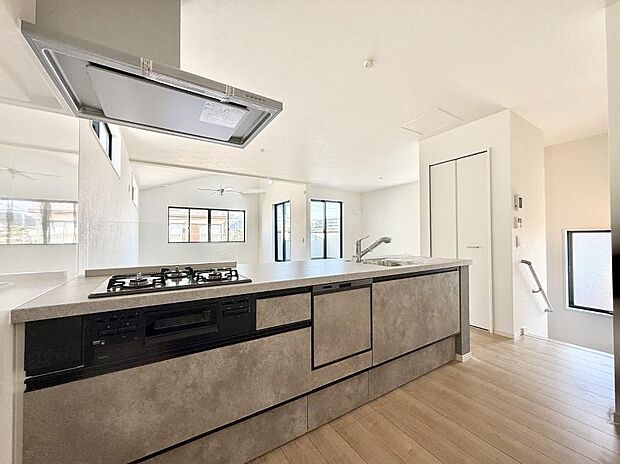 ■シンプルで機能的、毎日使いやすいキッチン