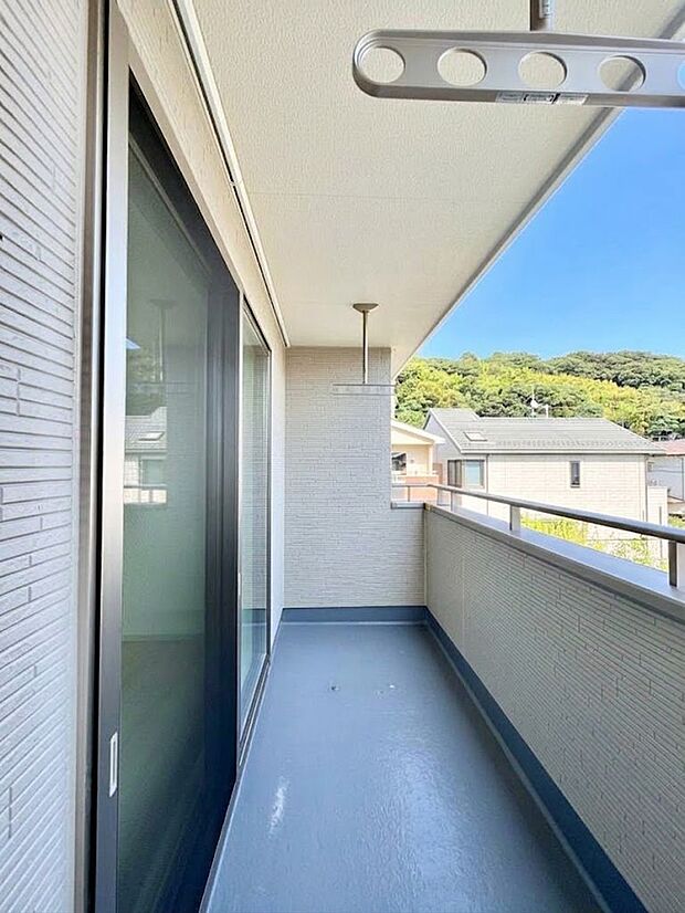 7号棟 ■ 季節の移ろいを感じられる開放的な空間です