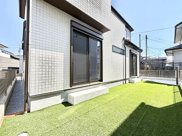 ■季節の移ろいを感じられる、落ち着いた雰囲気の屋外空間