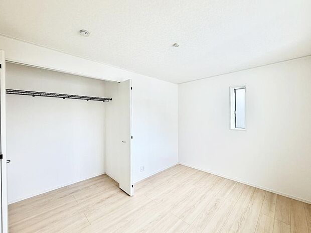 4号棟 ■落ち着いた色合いのお部屋で穏やかな時間を楽しめます