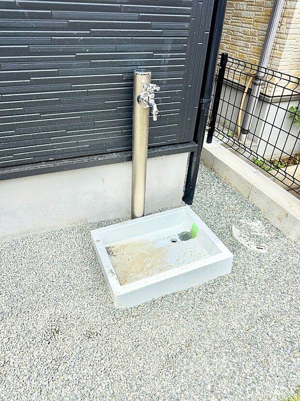■ガーデニングや洗車などの際に大活躍な屋外立水栓