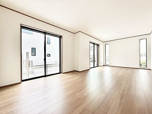 E号棟 ■くつろぎと笑顔が集まる、心温まるリビング