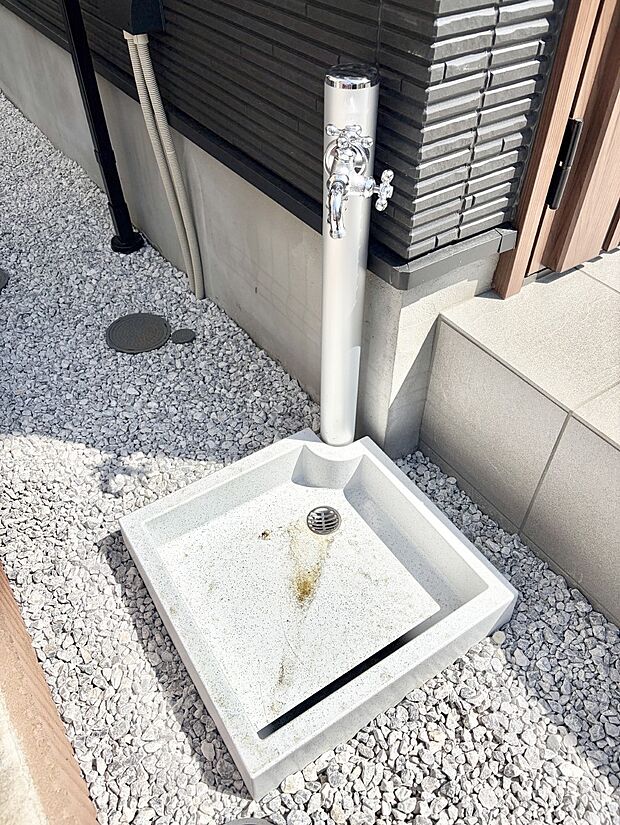 ■ガーデニングや洗車などの際に大活躍な屋外立水栓