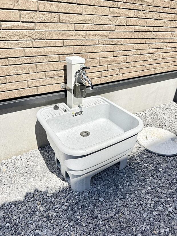 5号棟  ■ガーデニングや洗車などの際に大活躍な屋外立水栓  