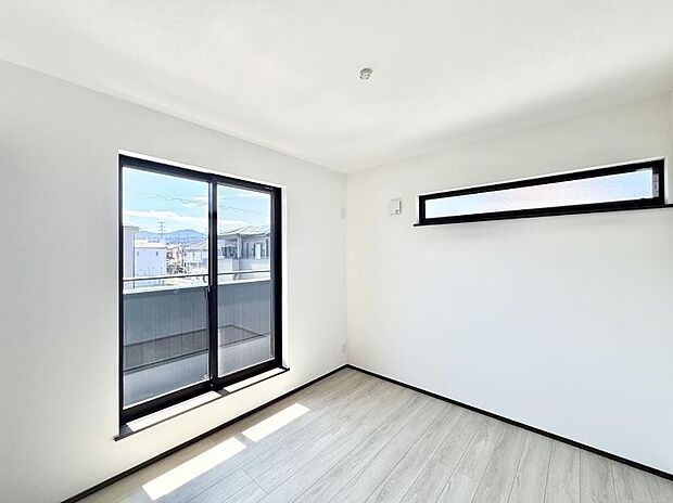 4号棟  ■落ち着いた色合いのお部屋で穏やかな時間を楽しめます