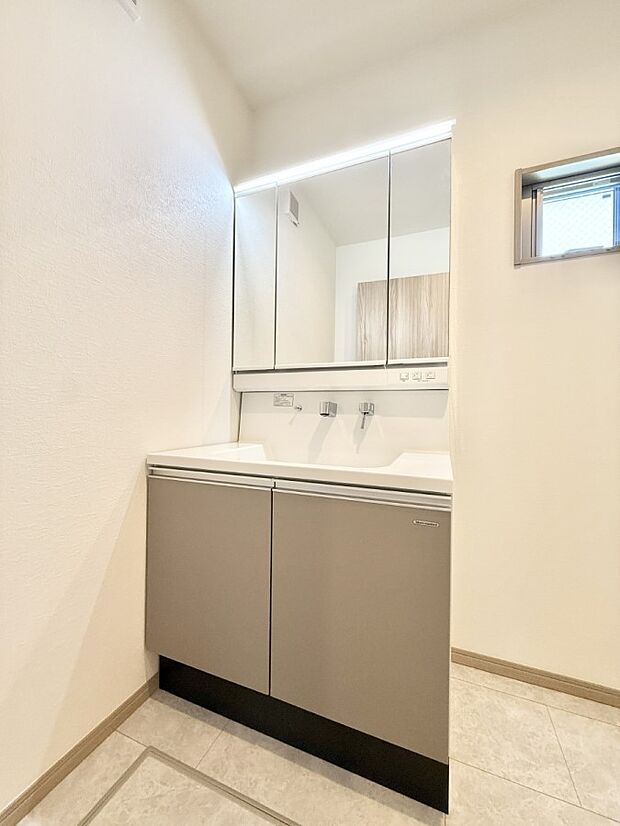 ■明るい洗面所は毎朝の歯磨きも楽しくできちゃいそうです♪