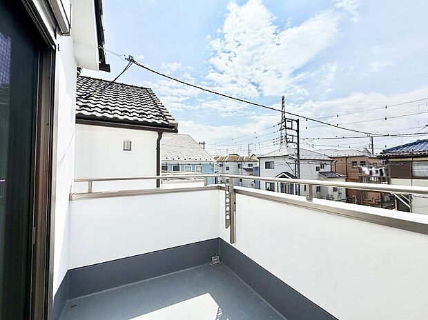 ■ 心地よい風と光を感じる、くつろぎのバルコニー