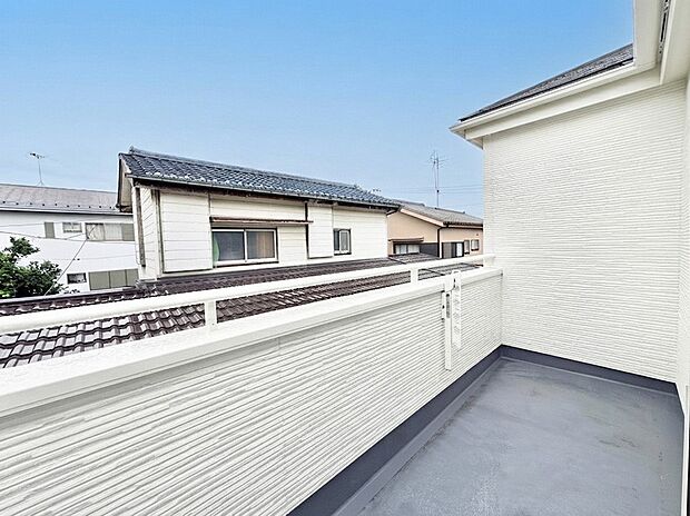 ■ 心地よい風と光を感じる、くつろぎのバルコニー