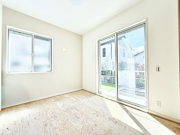 2号棟 ■落ち着いた色合いのお部屋で穏やかな時間を楽しめます