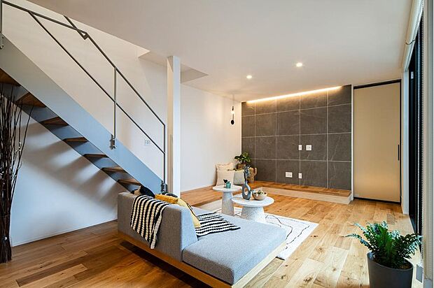 ■LDK約21帖。リビング階段を採用し、家族が自然と顔を合わせやすい空間設計です