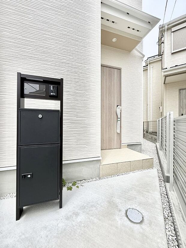 14号棟 ■ シンプルで美しく、住まいの第一印象を彩る玄関です