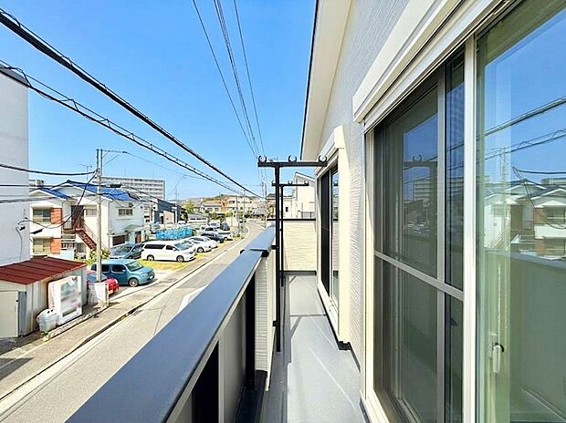 14号棟 ■ 心地よい風と光を感じる、くつろぎのバルコニー