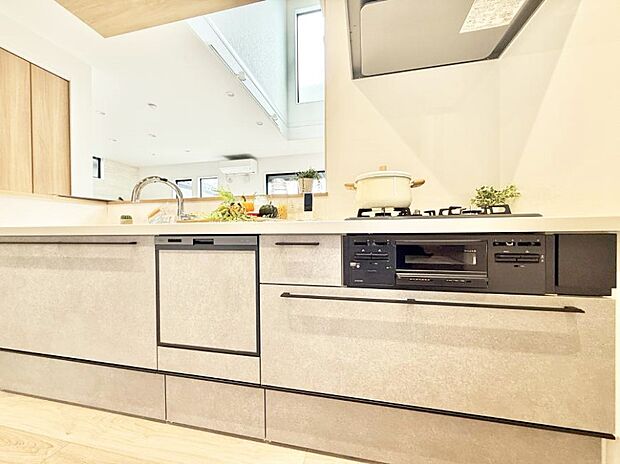 ■シンプルで機能的、毎日使いやすいキッチン