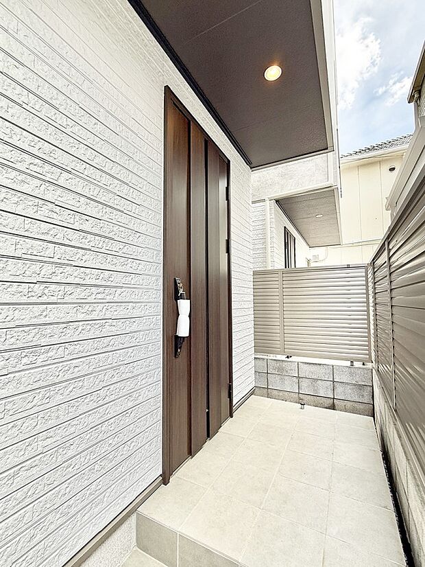 ■ 心地よい暮らしへとつながる、温かい玄関