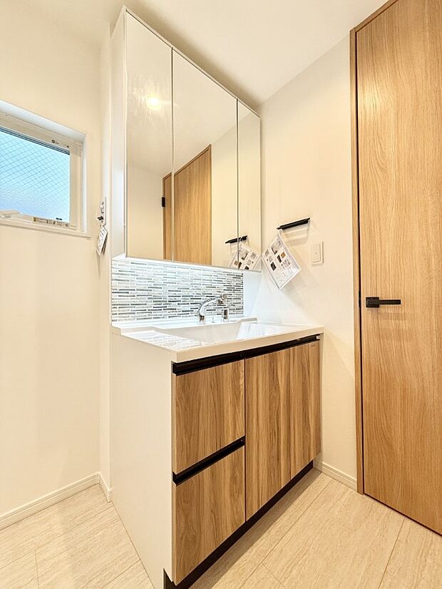 ■明るい洗面所は毎朝の歯磨きも楽しくできちゃいそうです♪