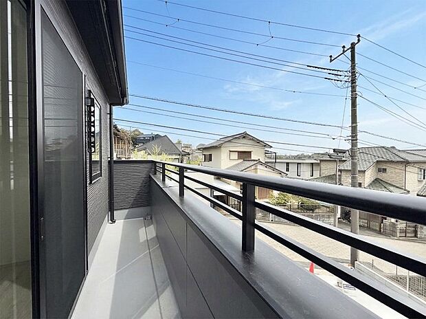 1号棟 ■ 季節の移ろいを感じられる開放的な空間です