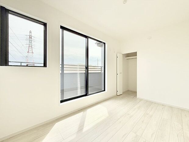 1号棟 ■落ち着いた色合いのお部屋で穏やかな時間を楽しめます