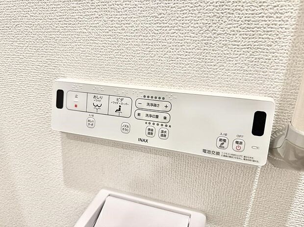 ■温水洗浄で快適、清潔感が保たれるシャワートイレ