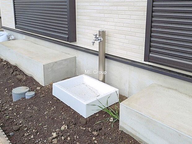 ■ガーデニングや洗車などの際に大活躍な屋外立水栓  