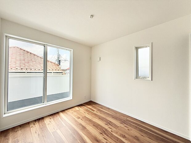 7号棟 ■落ち着いた色合いのお部屋で穏やかな時間を楽しめます