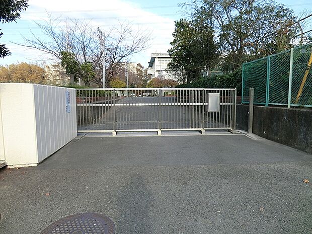 中学校 700m 横浜市立日野南中学校