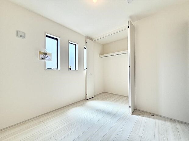 1号棟  ■シンプルな空間で、収納付きベッドやデスクなど、多機能な家具を活用しやすいです