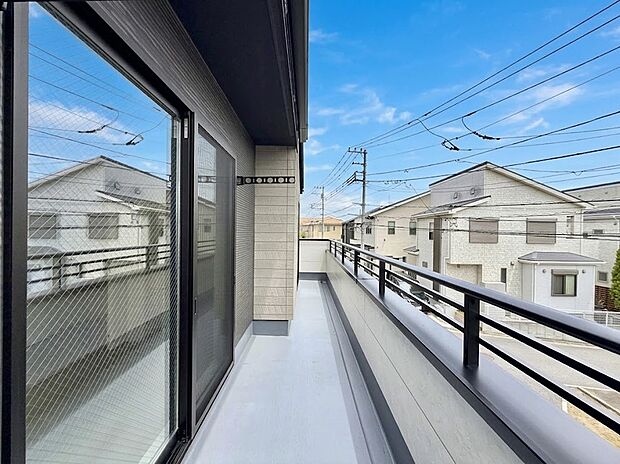 2号棟 ■ 季節の移ろいを感じられる開放的な空間です