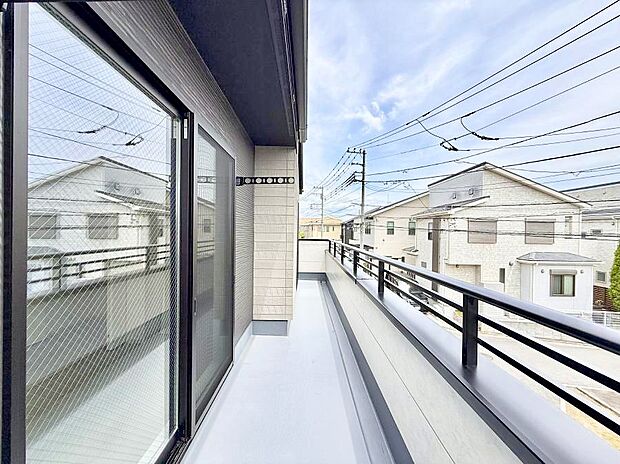 2号棟  ■ 季節の移ろいを感じられる開放的な空間です