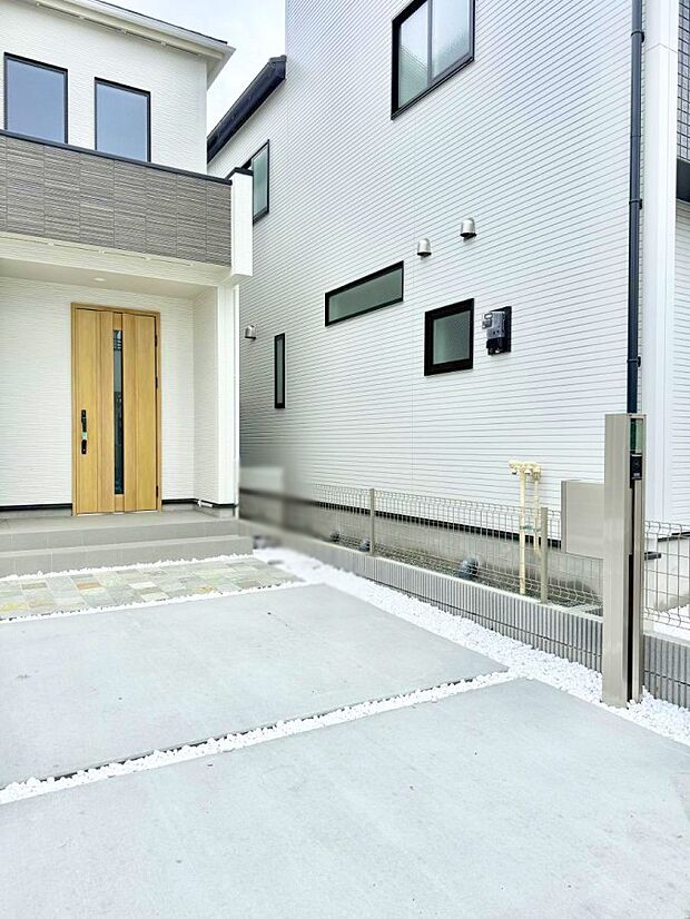 6号棟 ■ シンプルで美しく、住まいの第一印象を彩る玄関です