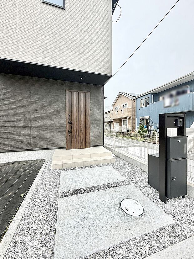 2号棟  ■ シンプルで美しく、住まいの第一印象を彩る玄関です