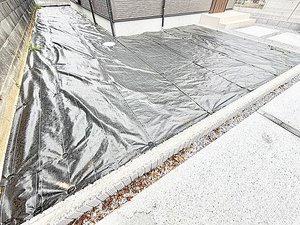 2号棟  ■季節の移ろいを感じられる、落ち着いた雰囲気の屋外空間