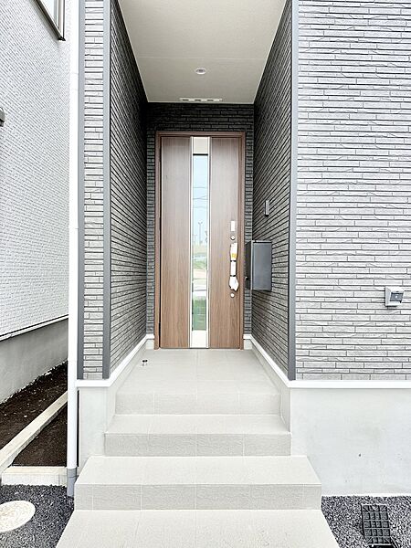 2号棟  ■ シンプルで美しく、住まいの第一印象を彩る玄関です