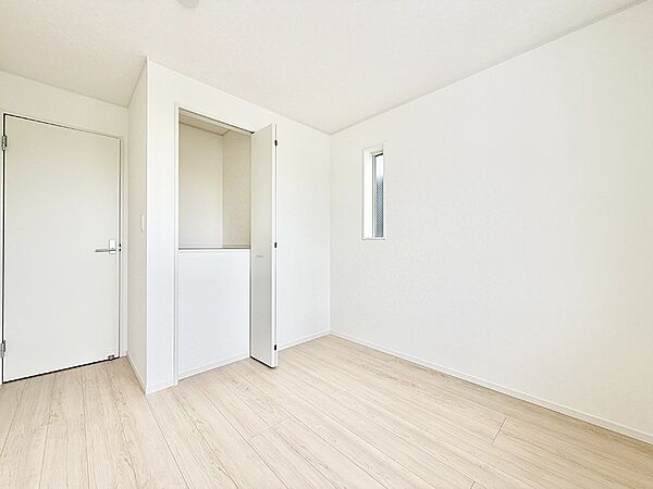 2号棟  ■窓の配置や通気性の良い設計で部屋の空気がこもらず、常に新鮮な空気が流れます