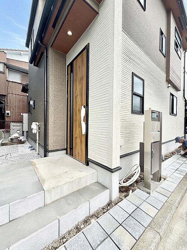 1号棟 ■ シンプルで美しく、住まいの第一印象を彩る玄関です