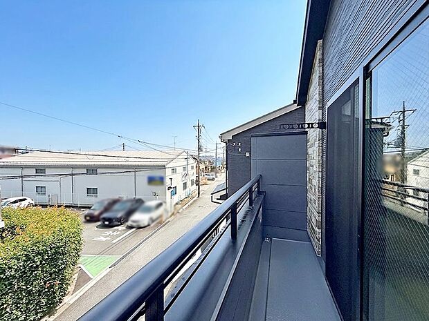 1号棟  ■ 心地よい風と光を感じる、くつろぎのバルコニー