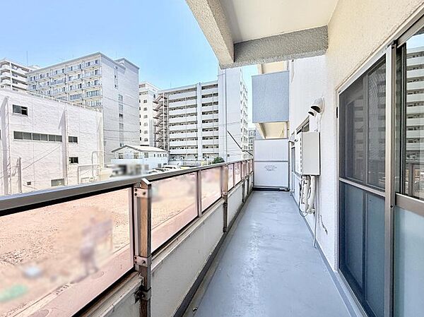 ■ 心地よい風と光を感じる、くつろぎのバルコニー