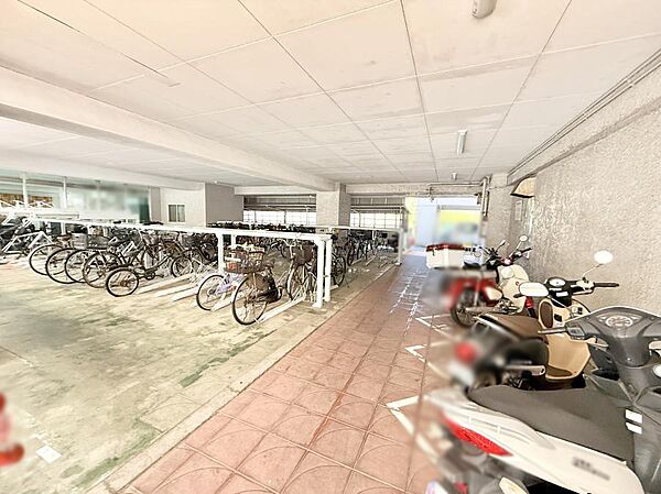 ■敷地内に駐輪場を完備しており、自転車の利用もスムーズです