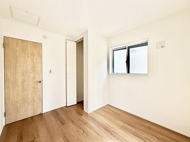 2号棟 ■落ち着いた色合いのお部屋で穏やかな時間を楽しめます