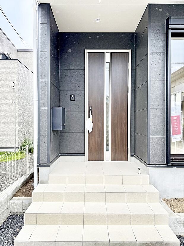 1号棟 ■ 心地よい暮らしへとつながる、温かい玄関