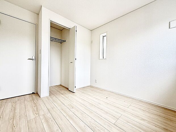 2号棟 ■落ち着いた色合いのお部屋で穏やかな時間を楽しめます