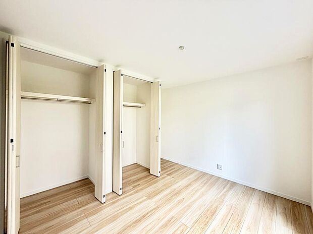 5号棟  ■落ち着いた色合いのお部屋で穏やかな時間を楽しめます